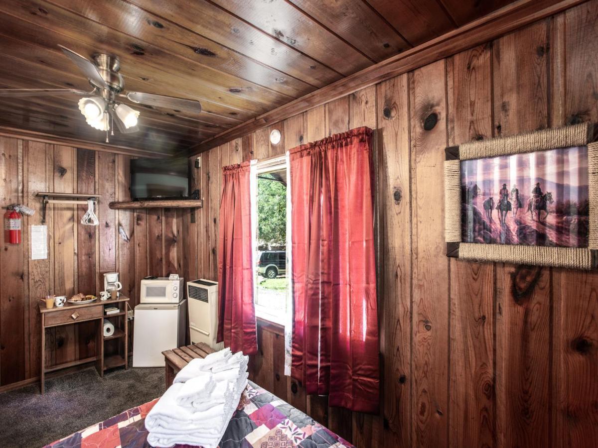 Apache Village Cabinette 11, Queen Bed, Midtown, Sleeps 2 Ruidoso Buitenkant foto